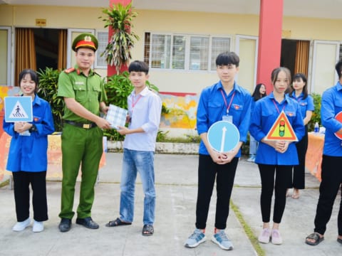  AN TOÀN GIAO THÔNG LÀ HẠNH PHÚC CHO MỌI NGƯỜI, MỌI GIA ĐÌNH VÀ XÃ HỘI 