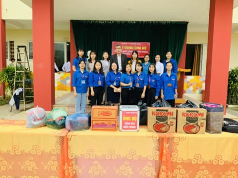 TRƯỜNG PT NGUYỄN TRỰC PHÁT ĐỘNG ỦNG HỘ ĐỒNG BÀO MIỀN TRUNG CHỊU ẢNH HƯỞNG CỦA THIÊN TAI LŨ LỤT