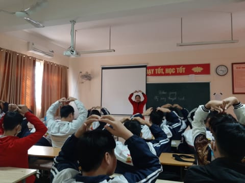TIẾT HỌC KỸ NĂNG SỐNG CHUYÊN ĐỀ :THUYẾT TRÌNH TRƯỚC ĐÁM ĐÔNG CÓ GÌ KHÓ???